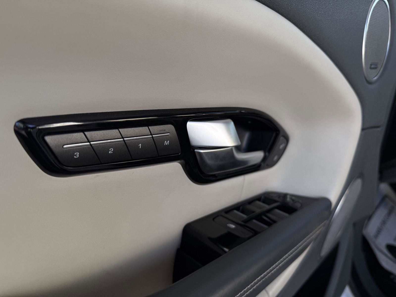 Used 2017 Land Rover Range Rover Evoque HSE Dynamic image 14