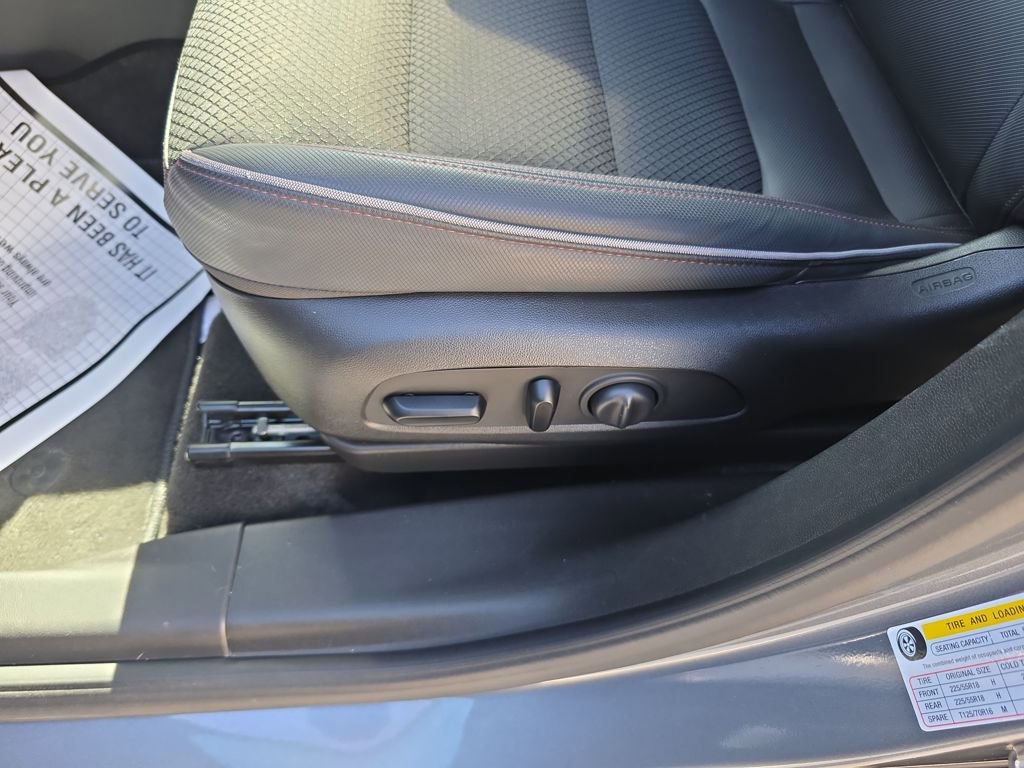 Used 2021 Chevrolet TrailBlazer RS w/ Technology Package image 13