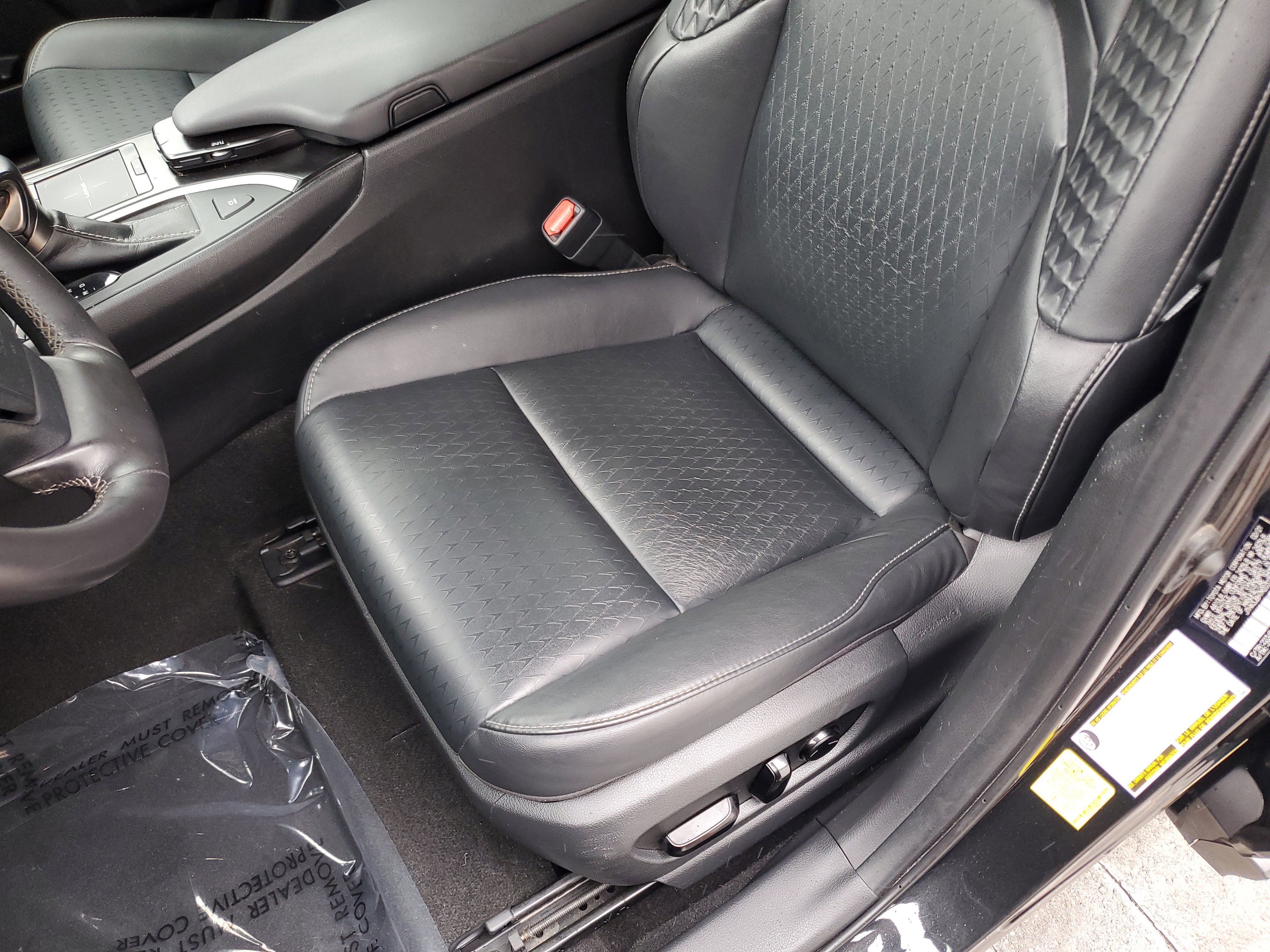 Used 2021 Lexus UX 200 w/ Accessory Package (Z1) image 19