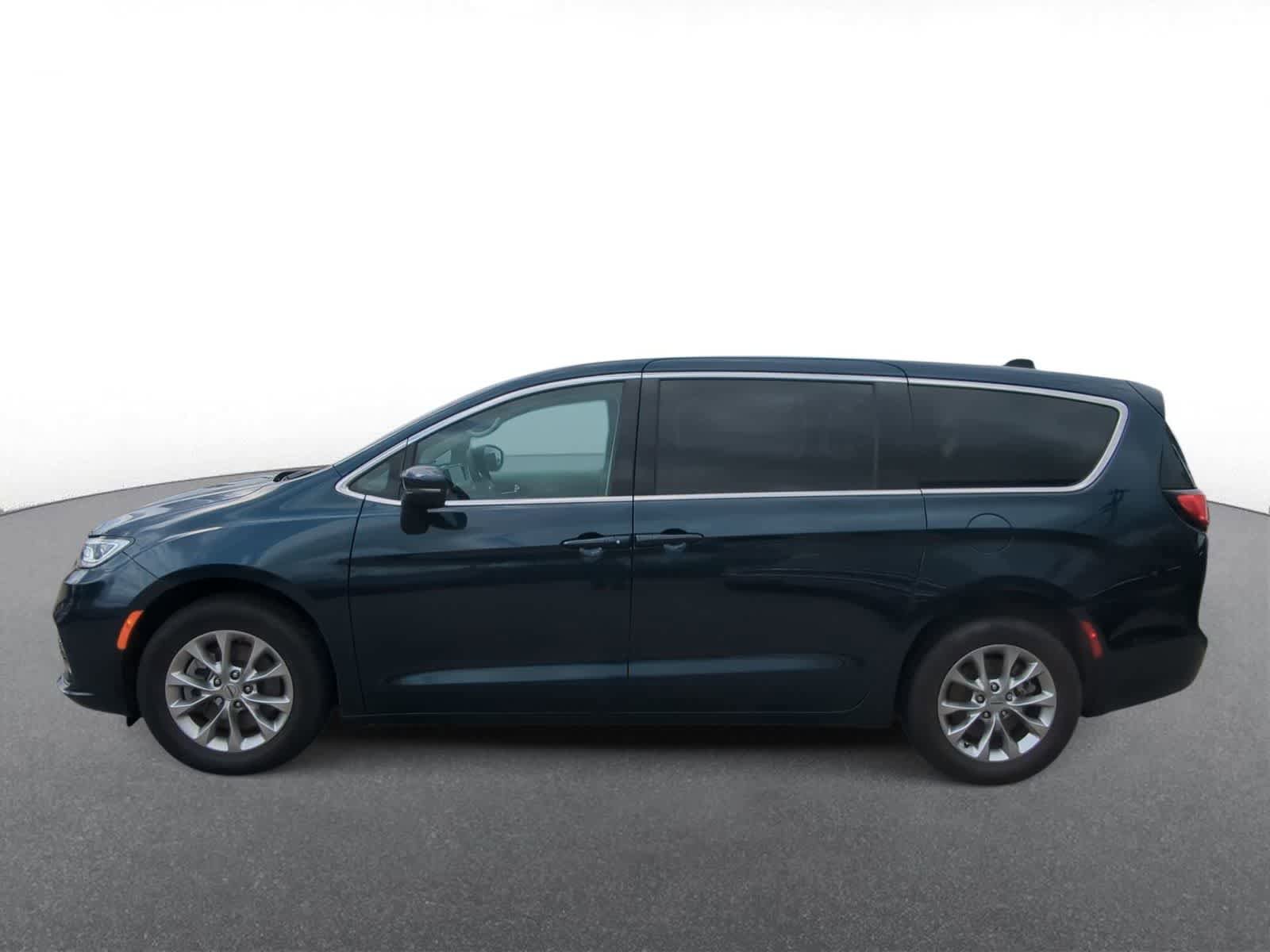 Used 2023 Chrysler Pacifica Touring-L AWD/4WD image 5
