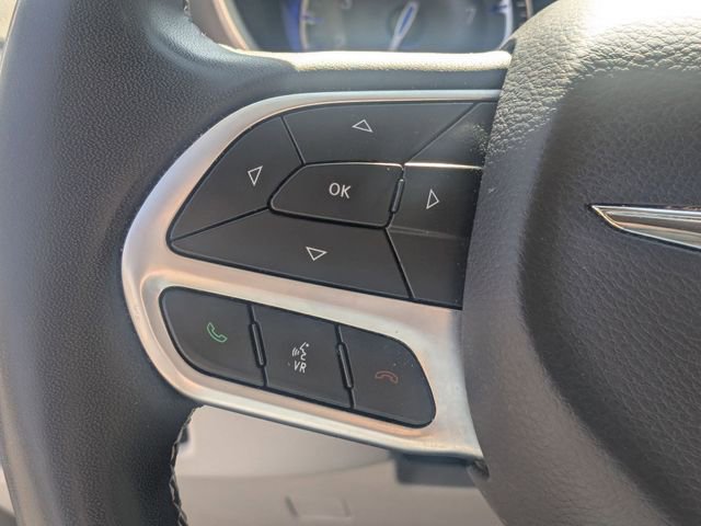 Used 2022 Chrysler Pacifica Touring-L image 17