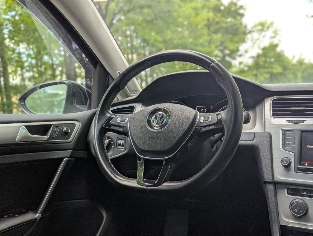 Used 2016 Volkswagen Golf SE FWD image 19