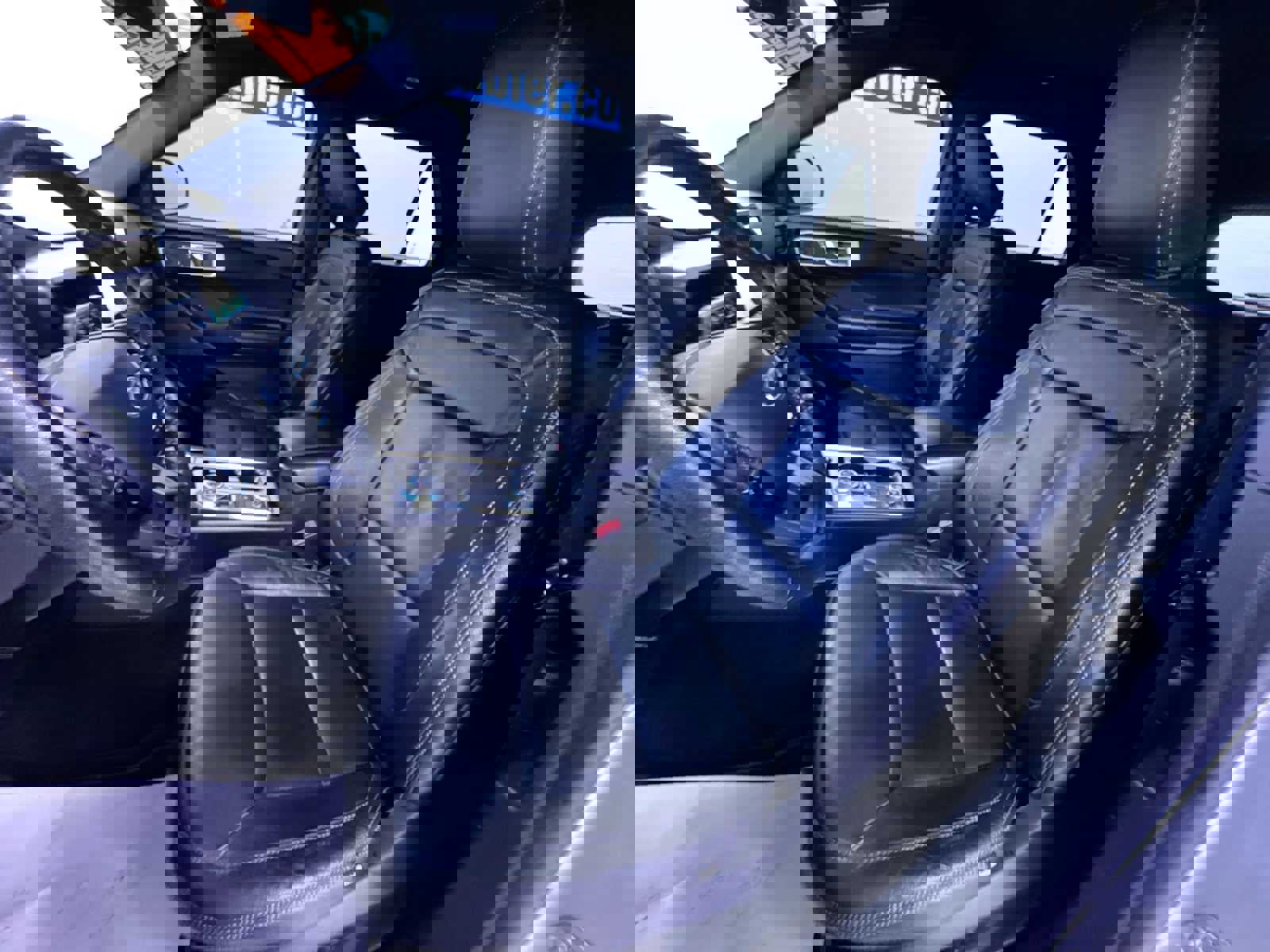 Used 2020 Ford Explorer XLT w/ Comfort Package image 14