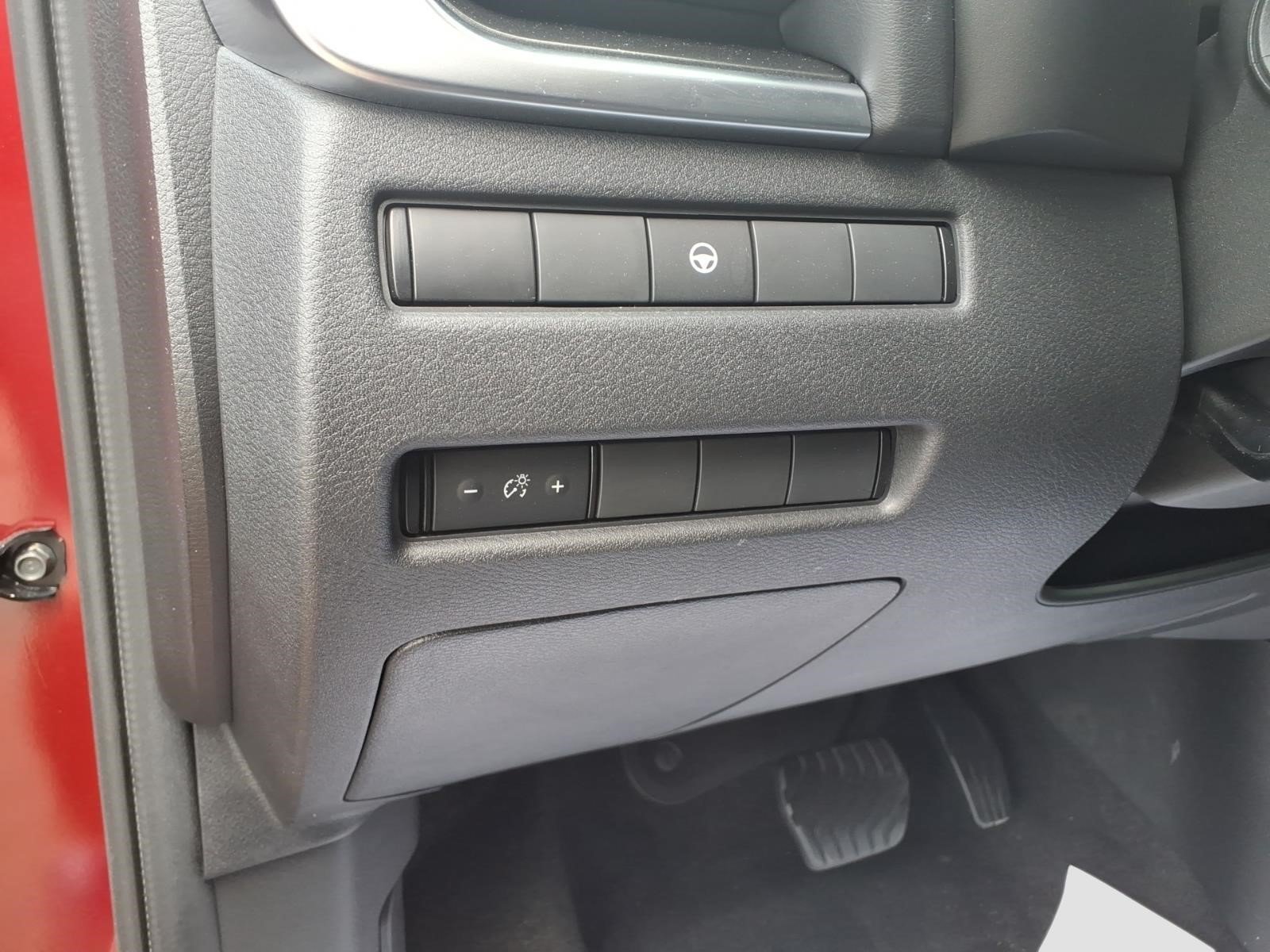 Used 2023 Nissan Rogue SV AWD/4WD image 17
