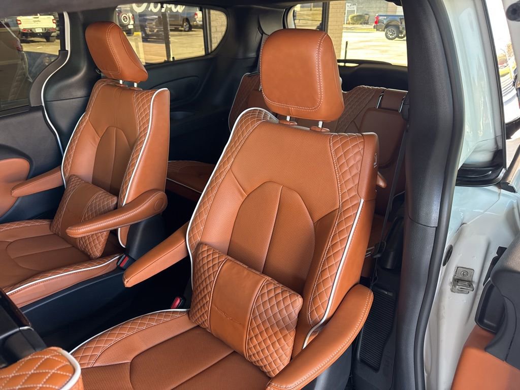 Used 2024 Chrysler Pacifica Pinnacle w/ Trailer Tow Group image 28