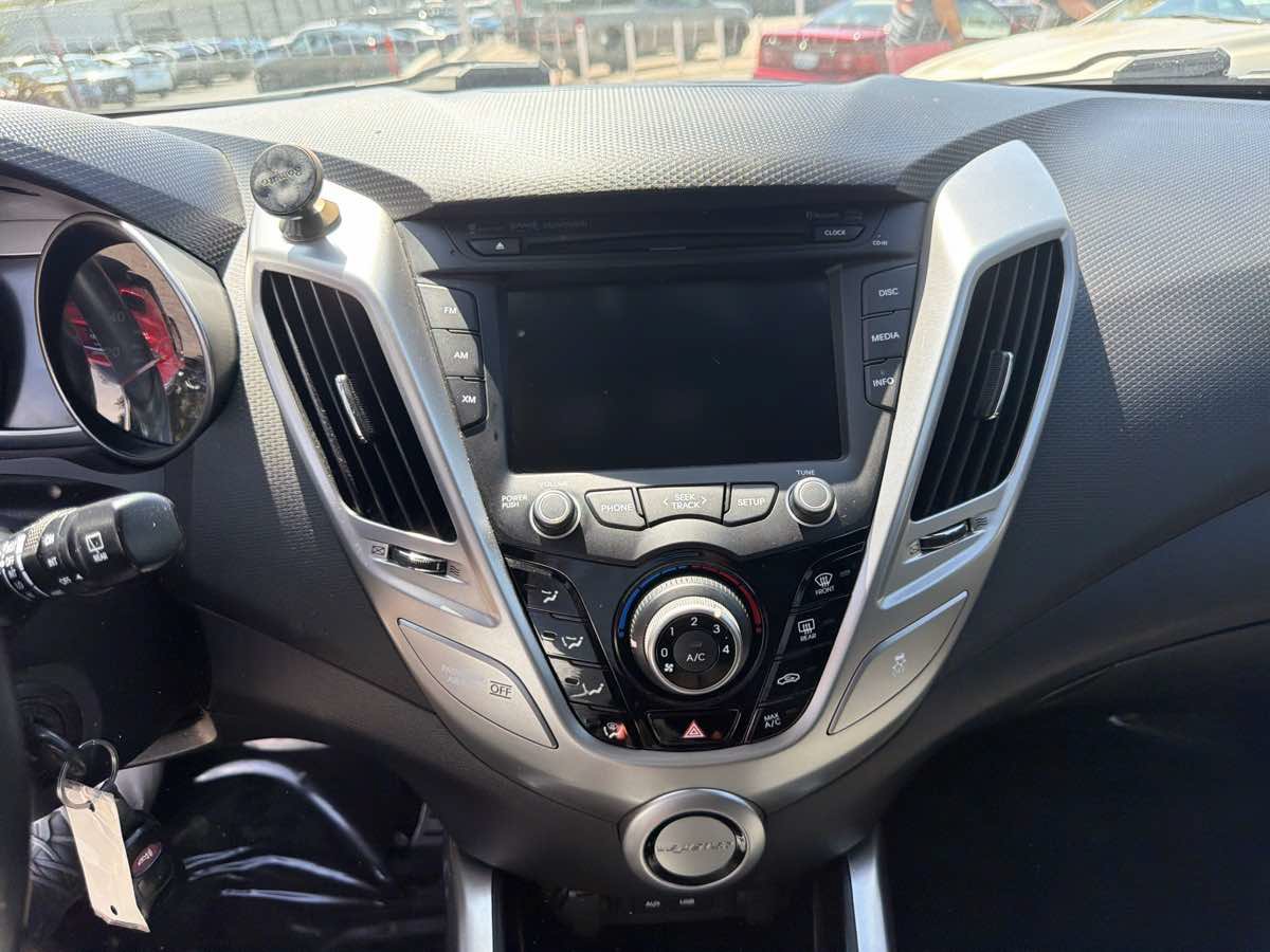 Used 2016 Hyundai Veloster w/ Option Group 02 FWD image 16