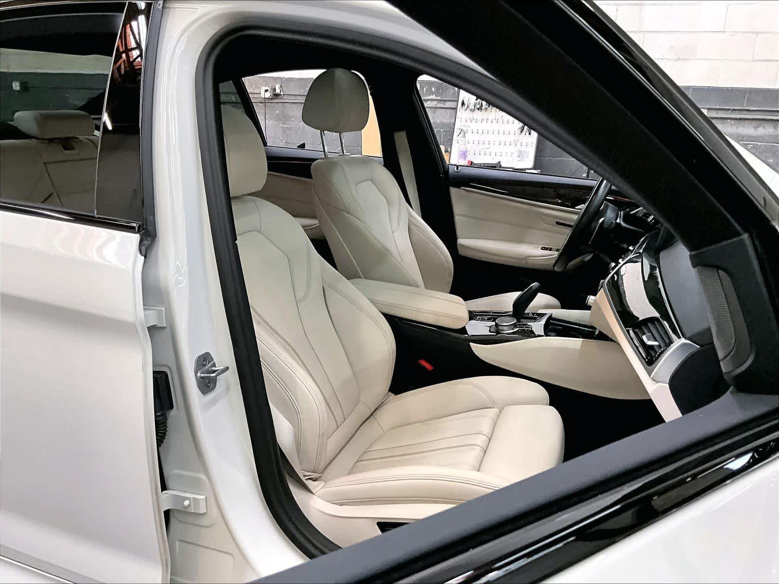 Used 2023 BMW 540i w/ M Sport Package RWD image 10