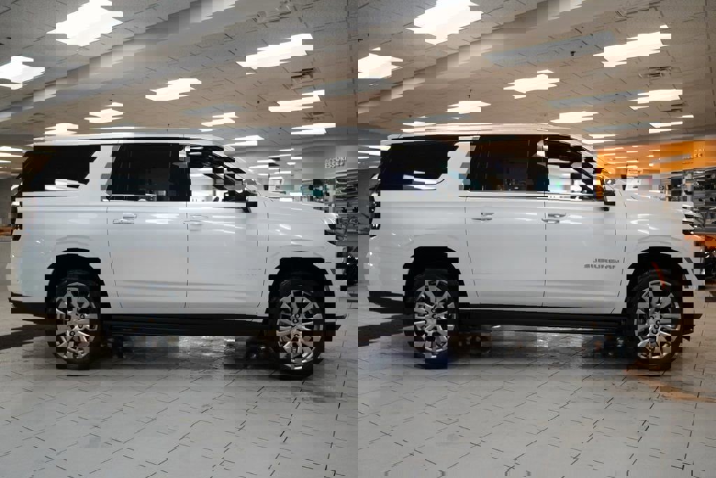 New 2025 Chevrolet Suburban Premier image 32