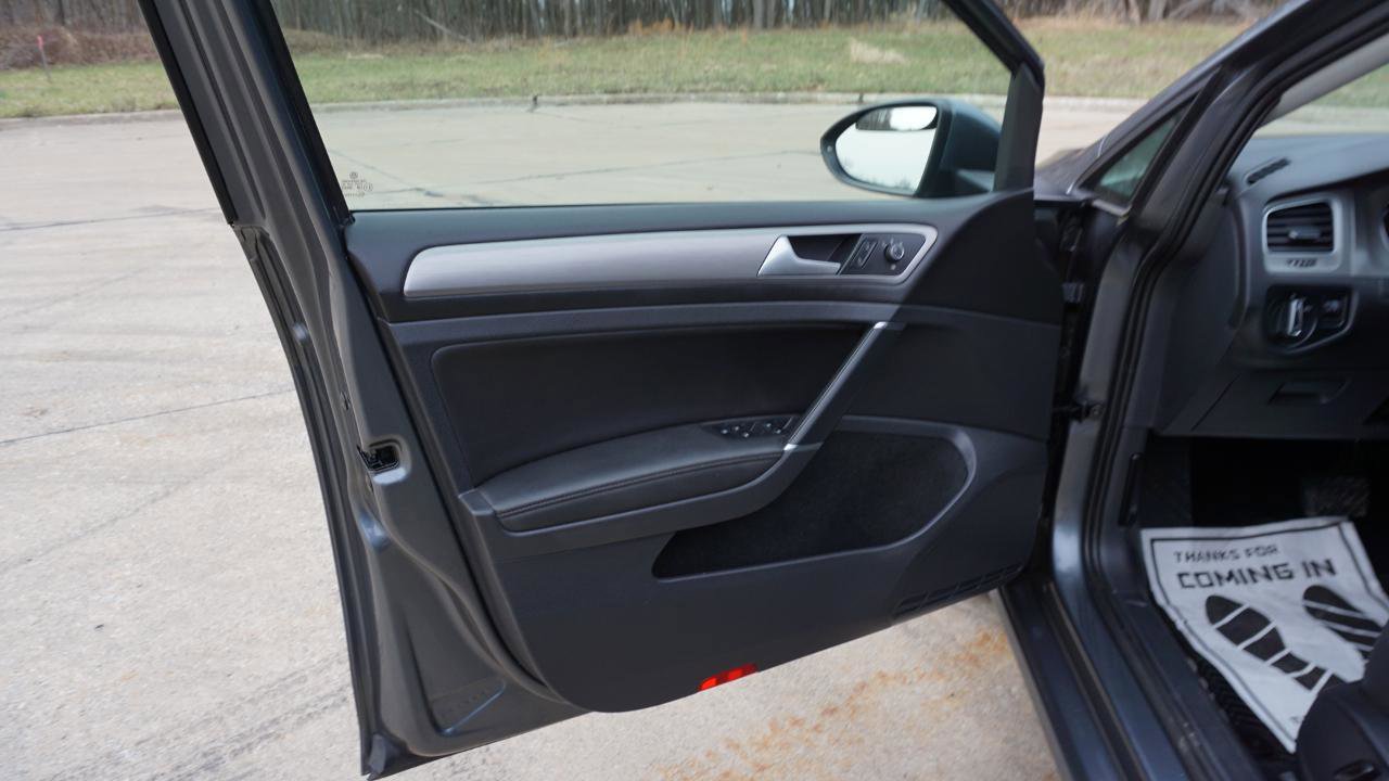 Used 2015 Volkswagen Golf S FWD image 24