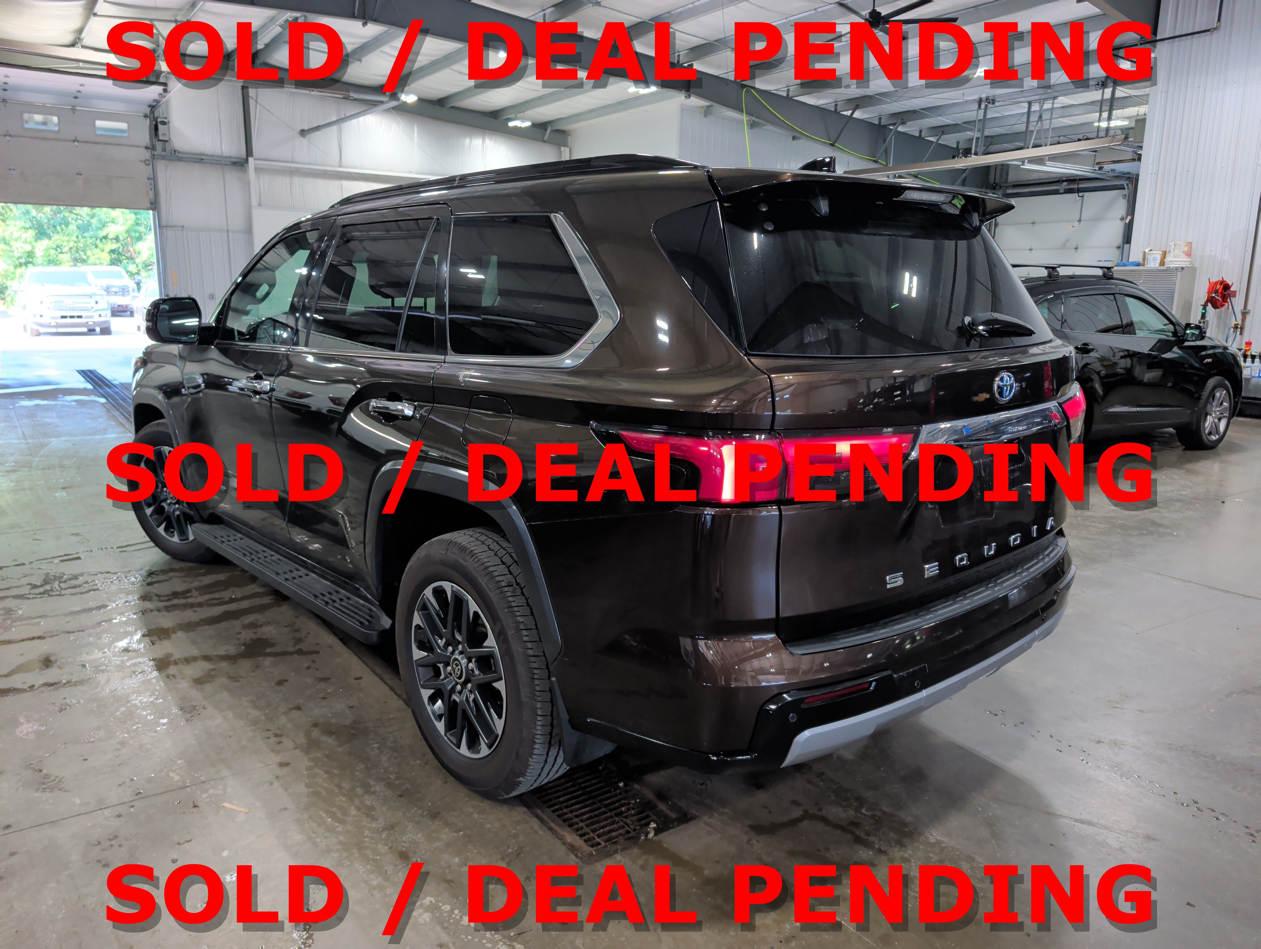 Used 2023 Toyota Sequoia Limited AWD/4WD image 4