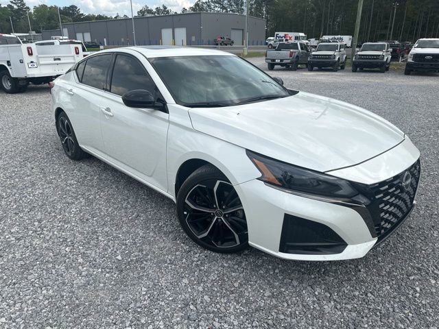 Used 2024 Nissan Altima 2.5 SR w/ SR Premium Package image 2