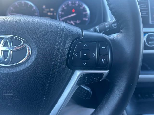 Used 2018 Toyota Highlander XLE AWD/4WD image 26