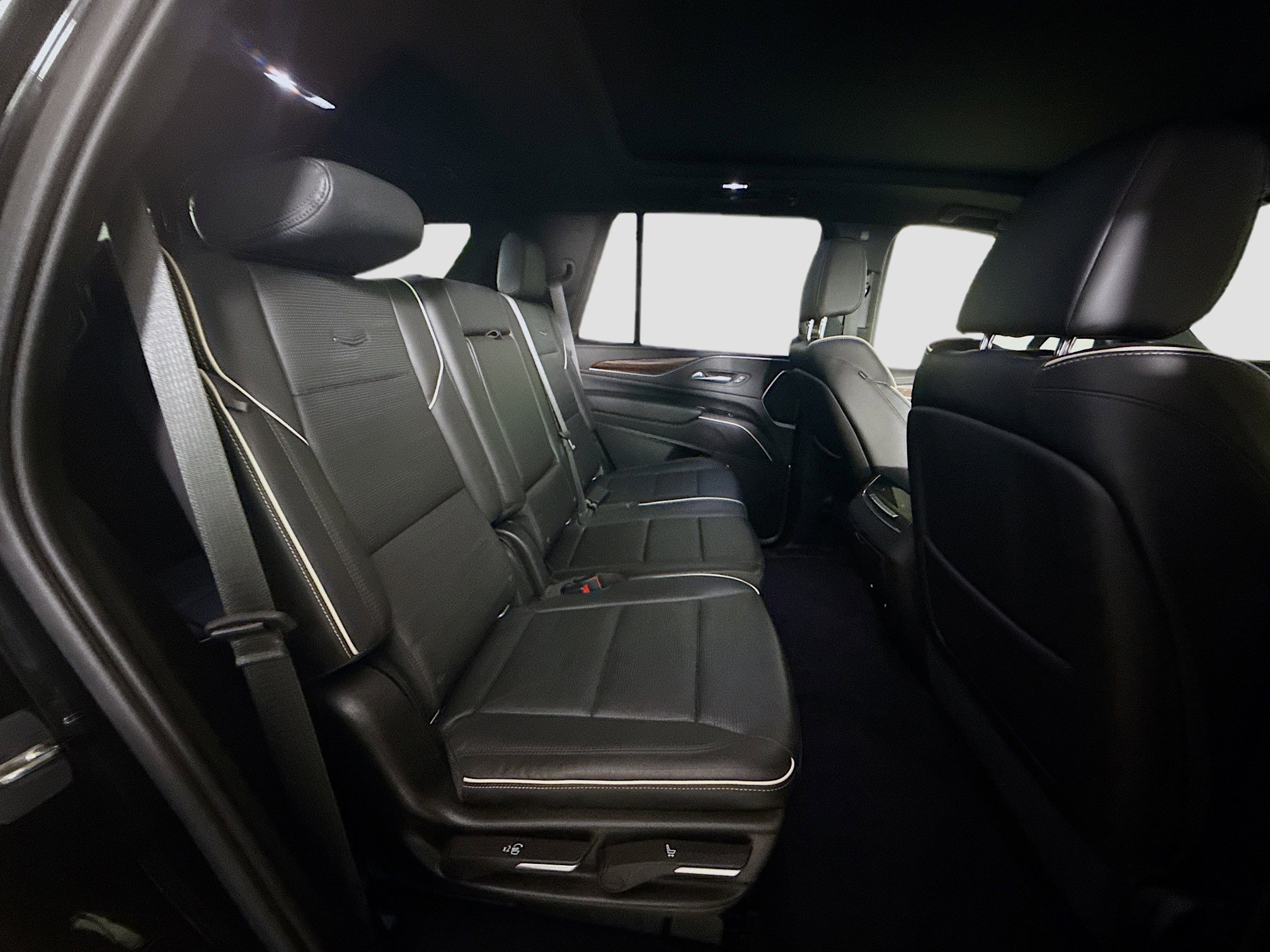 Used 2021 Cadillac Escalade Premium Luxury image 27