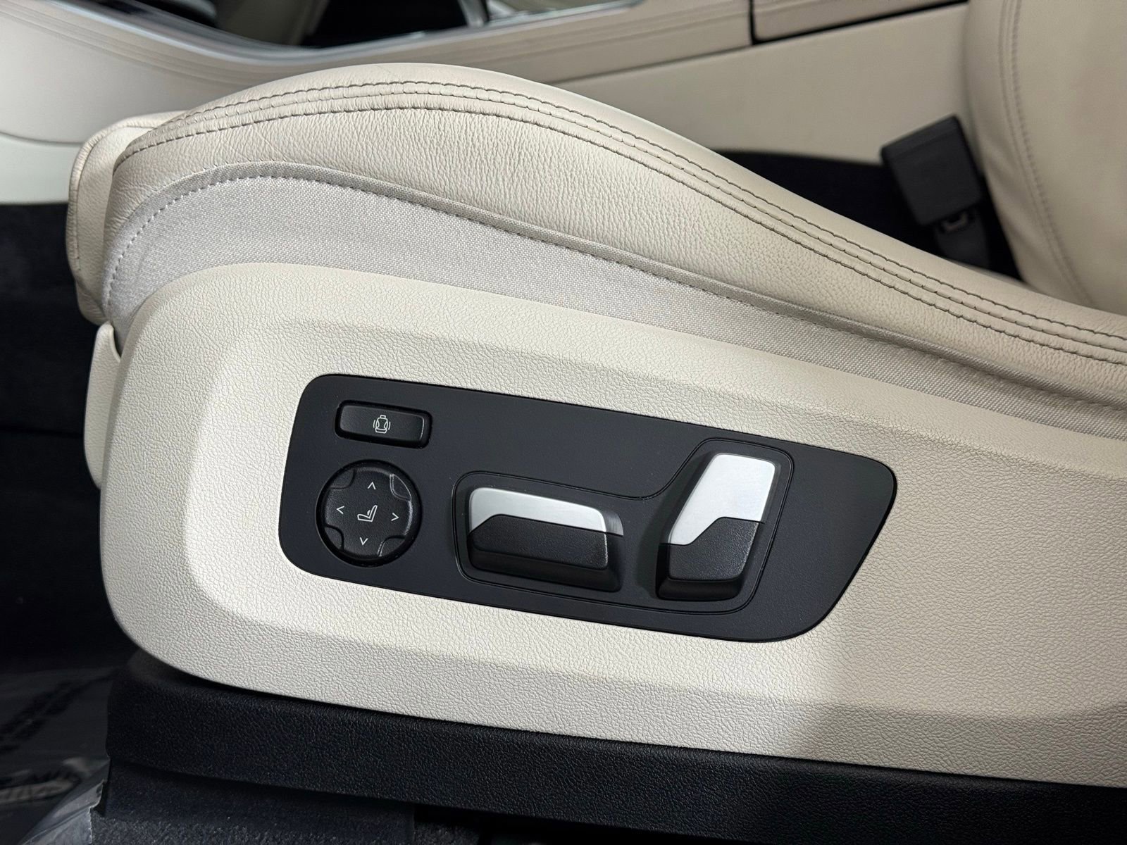 Used 2021 BMW X5 xDrive45e w/ Premium Package image 7