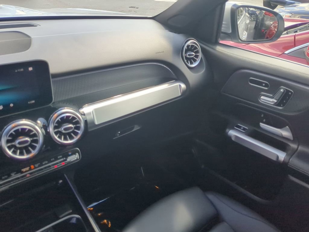 Certified 2021 Mercedes-Benz GLB 250 w/ Premium Package image 4