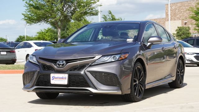 Used 2024 Toyota Camry XSE FWD image 3