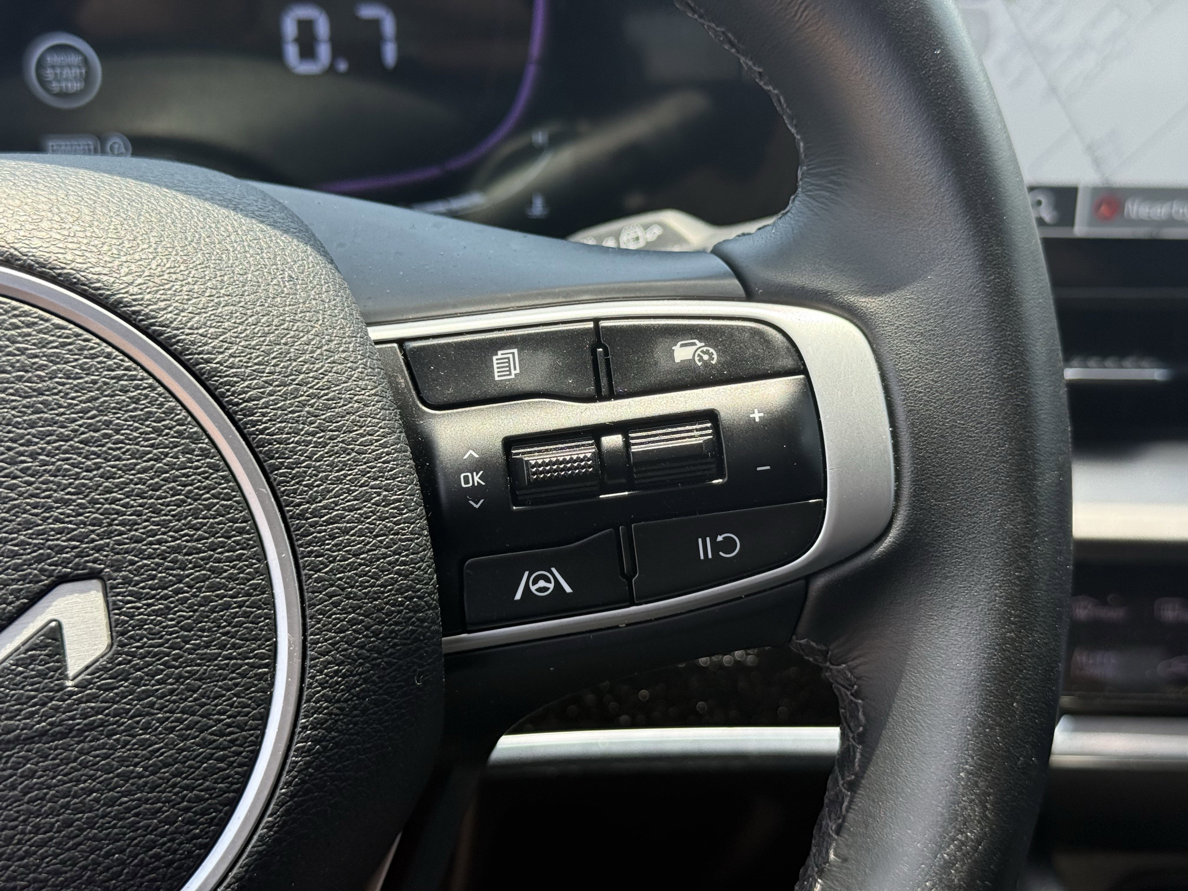 Used 2025 Kia Sportage EX FWD image 17