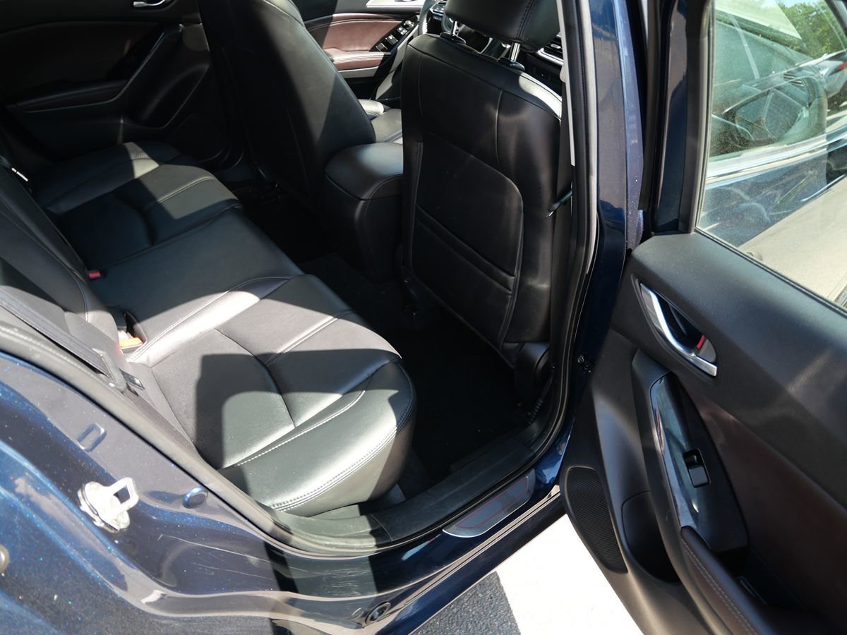 Used 2018 MAZDA MAZDA3 Touring FWD image 21