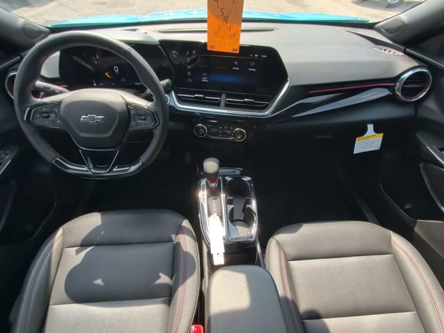 Used 2025 Chevrolet Trax RS FWD image 24