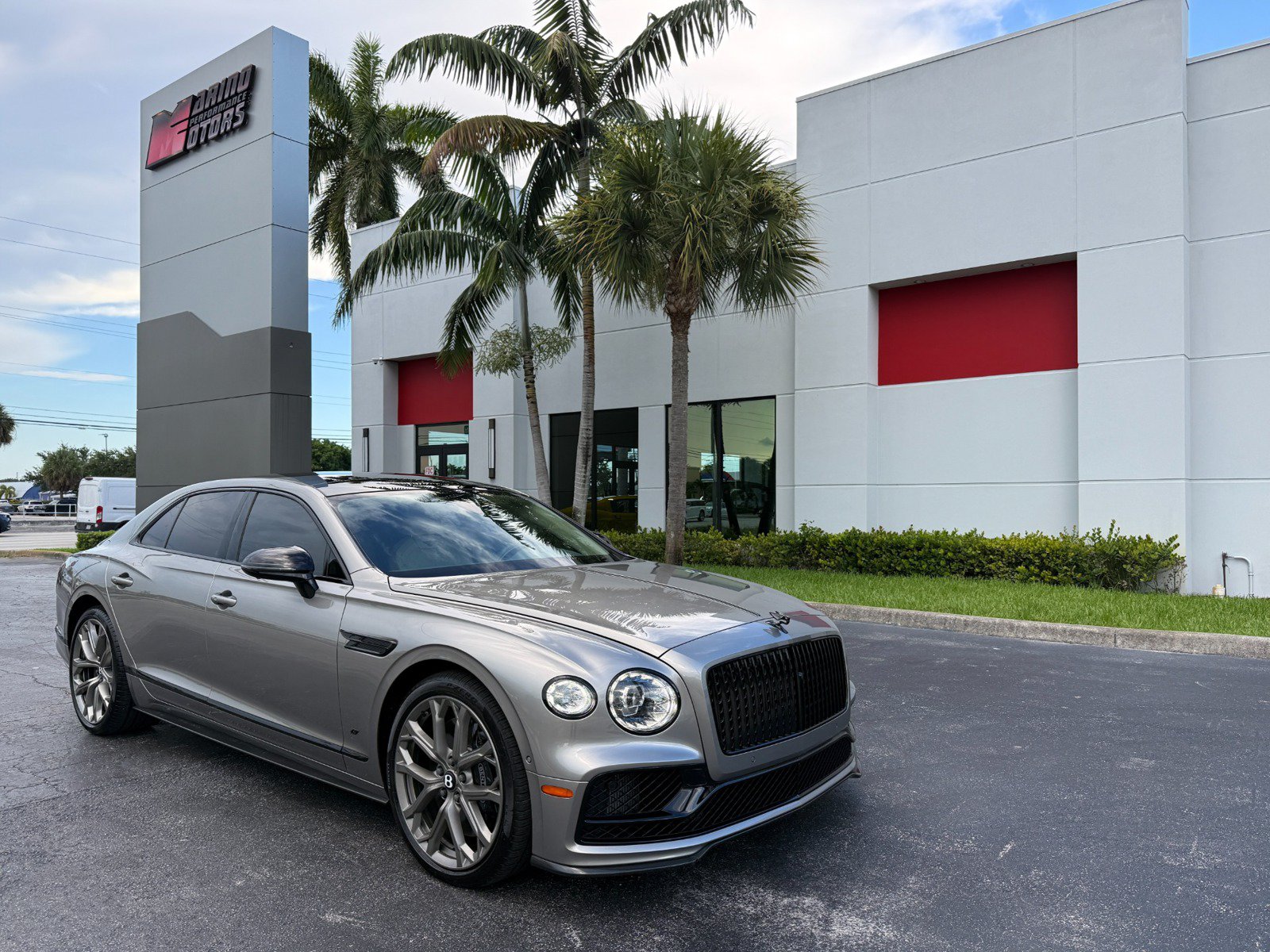 Used 2023 Bentley Flying Spur V8 AWD/4WD image 1