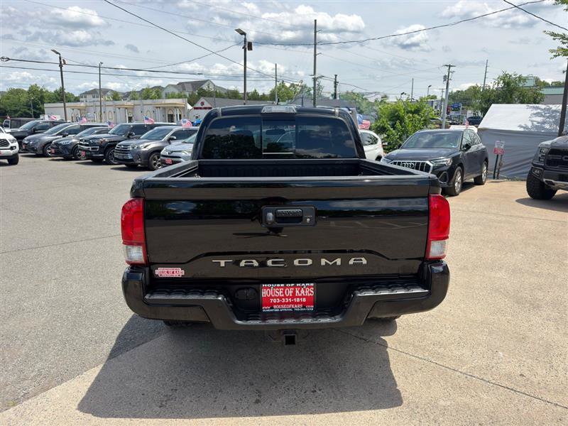 Used 2017 Toyota Tacoma TRD Sport RWD image 3