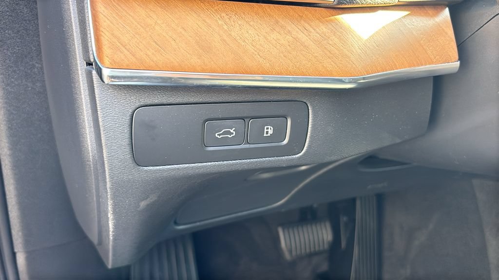 Certified 2025 Volvo XC90 T8 Plus AWD/4WD image 15