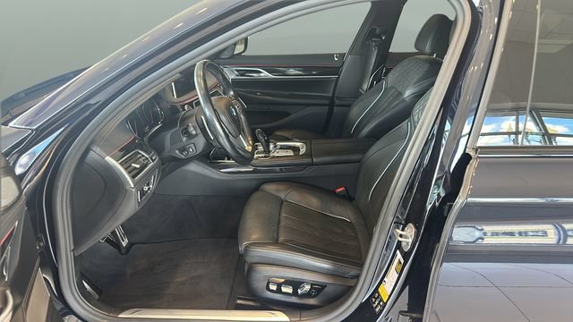 Used 2019 BMW 750i xDrive w/ M Sport Package AWD/4WD image 8