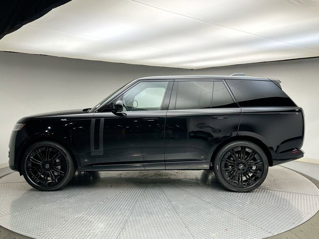 New 2025 Land Rover Range Rover SE image 2
