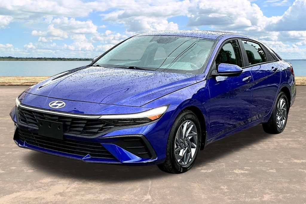 Used 2024 Hyundai Elantra Blue FWD image 4
