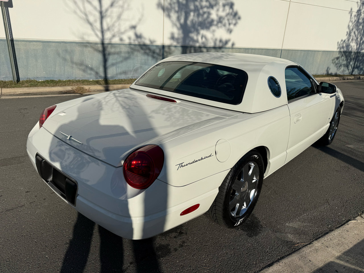Used 2003 Ford Thunderbird image 18