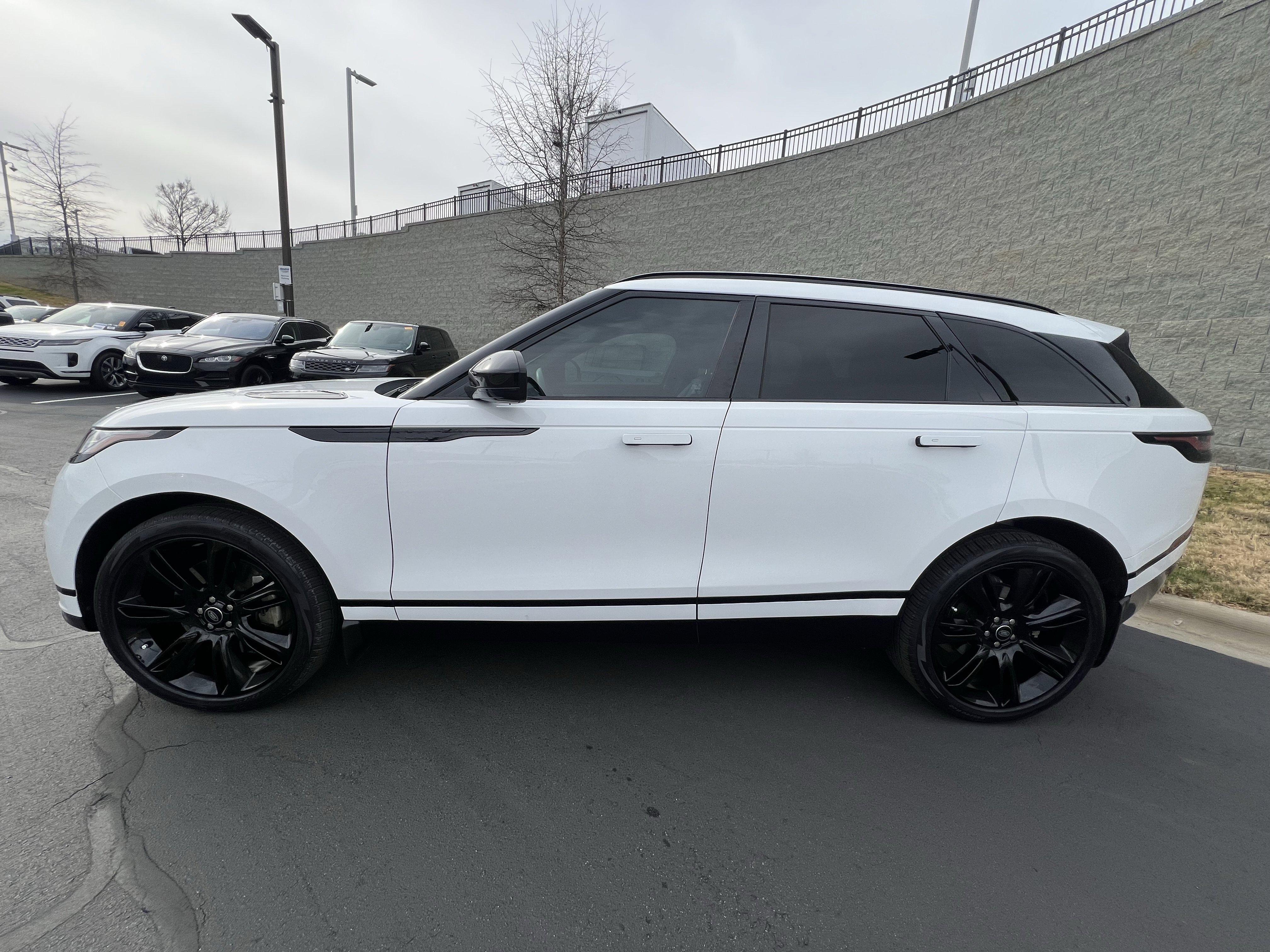 Certified 2023 Land Rover Range Rover Velar R-Dynamic S image 4