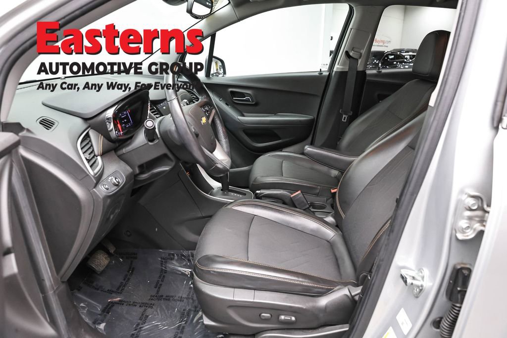 Used 2018 Chevrolet Trax LT w/ LT Convenience Package AWD/4WD image 14