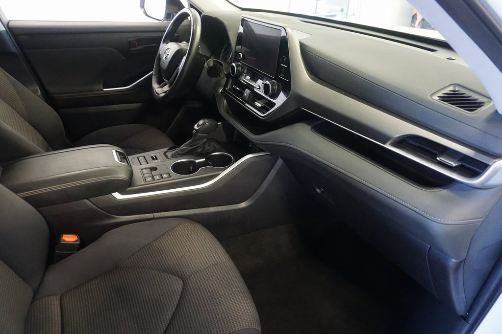 Certified 2024 Toyota Highlander LE image 25