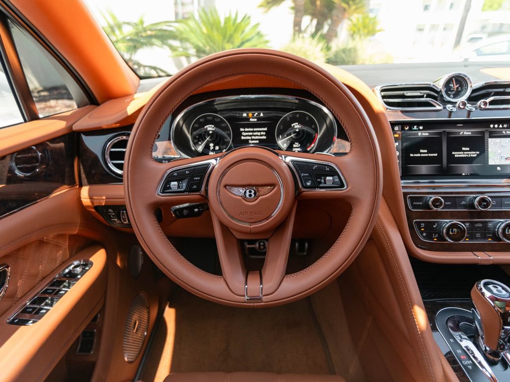 Used 2022 Bentley Bentayga AWD/4WD image 29