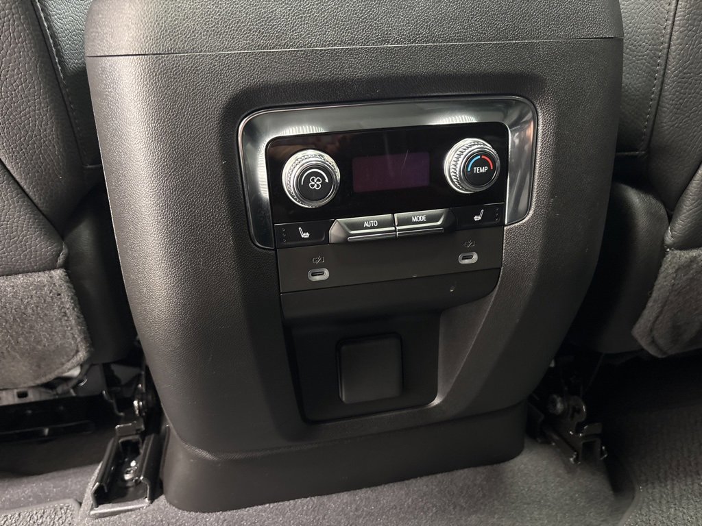 Used 2024 GMC Yukon XL Denali image 18