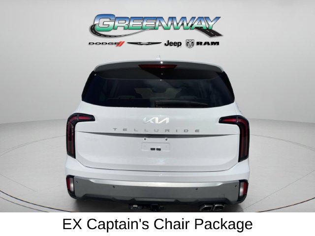 Used 2024 Kia Telluride EX w/ EX Captain's Chair Package FWD image 4