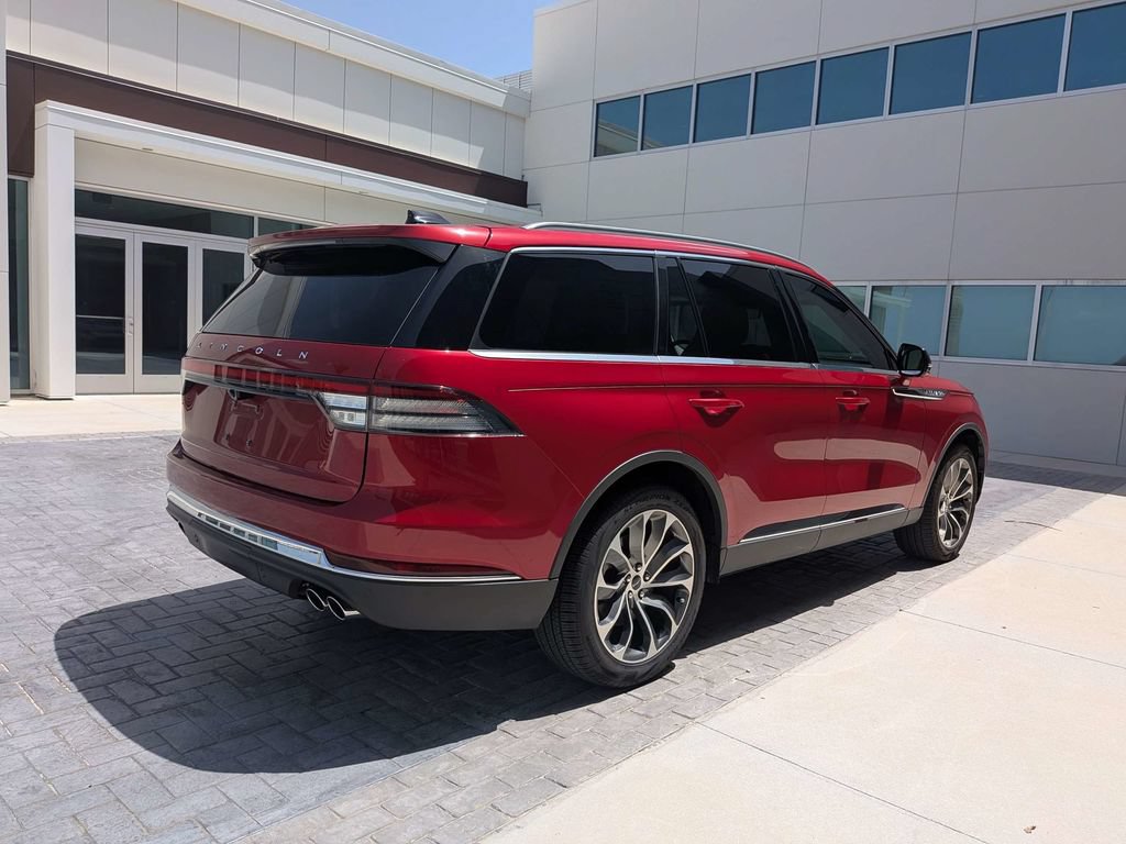 Certified 2025 Lincoln Aviator Reserve w/ Luxury Package AWD/4WD image 4