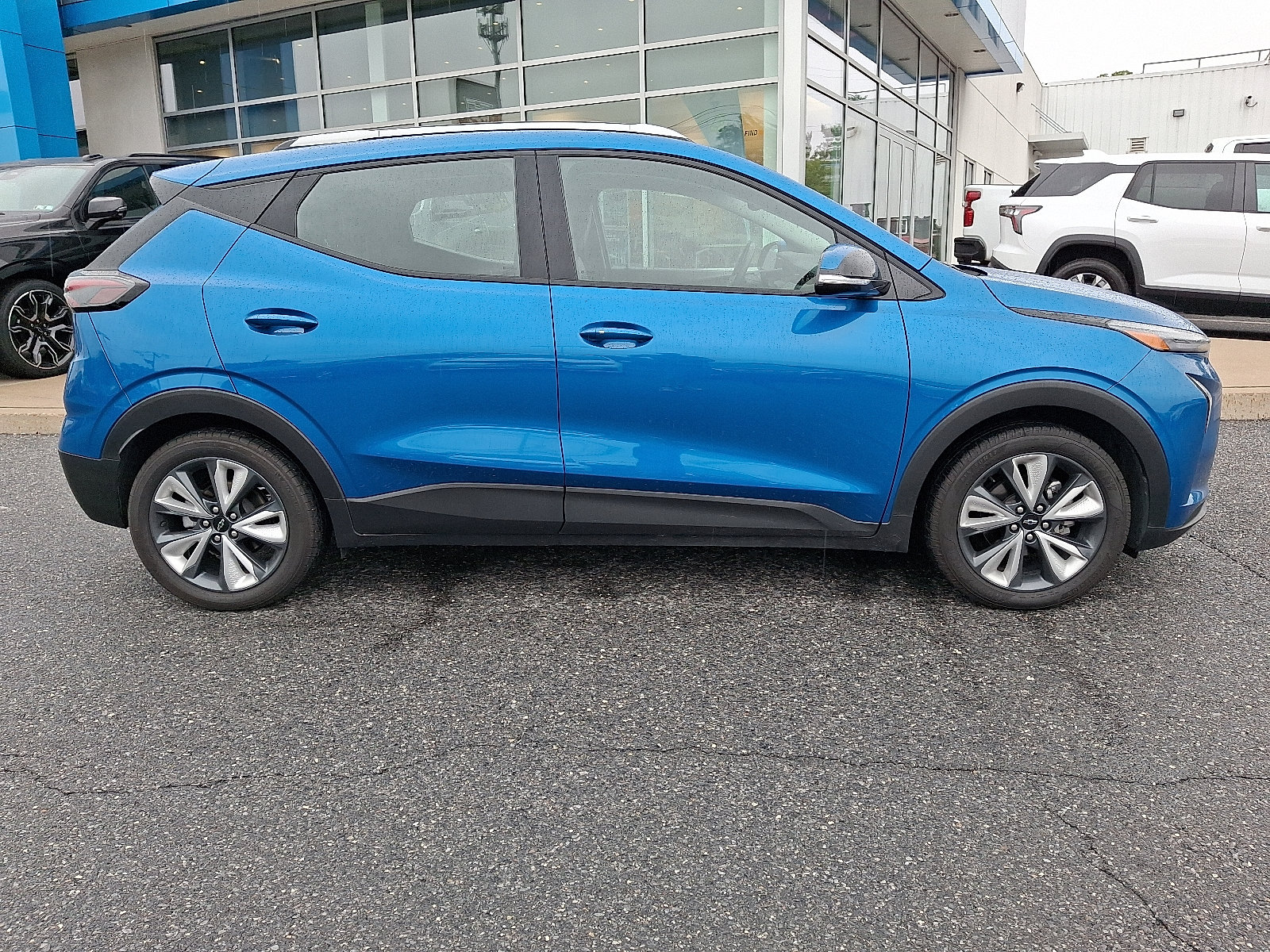 Certified 2023 Chevrolet Bolt EUV LT w/ Convenience Package FWD image 8