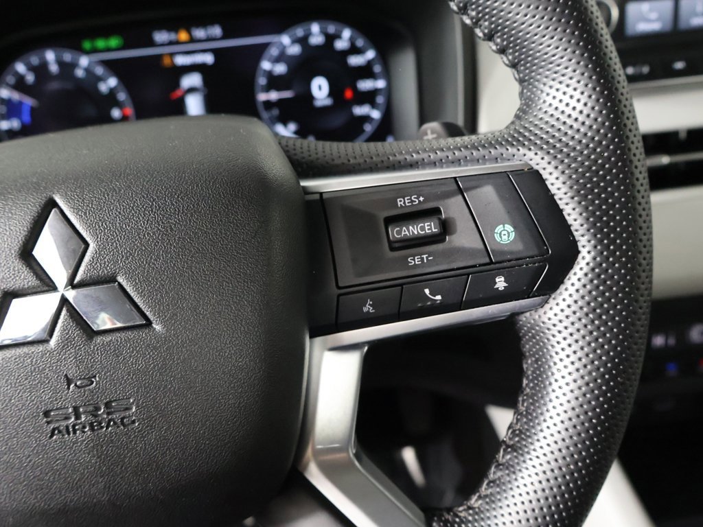 Used 2023 Mitsubishi Outlander SEL image 46