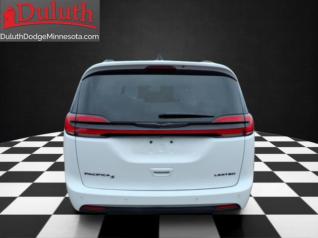 Used 2025 Chrysler Pacifica Limited FWD image 4