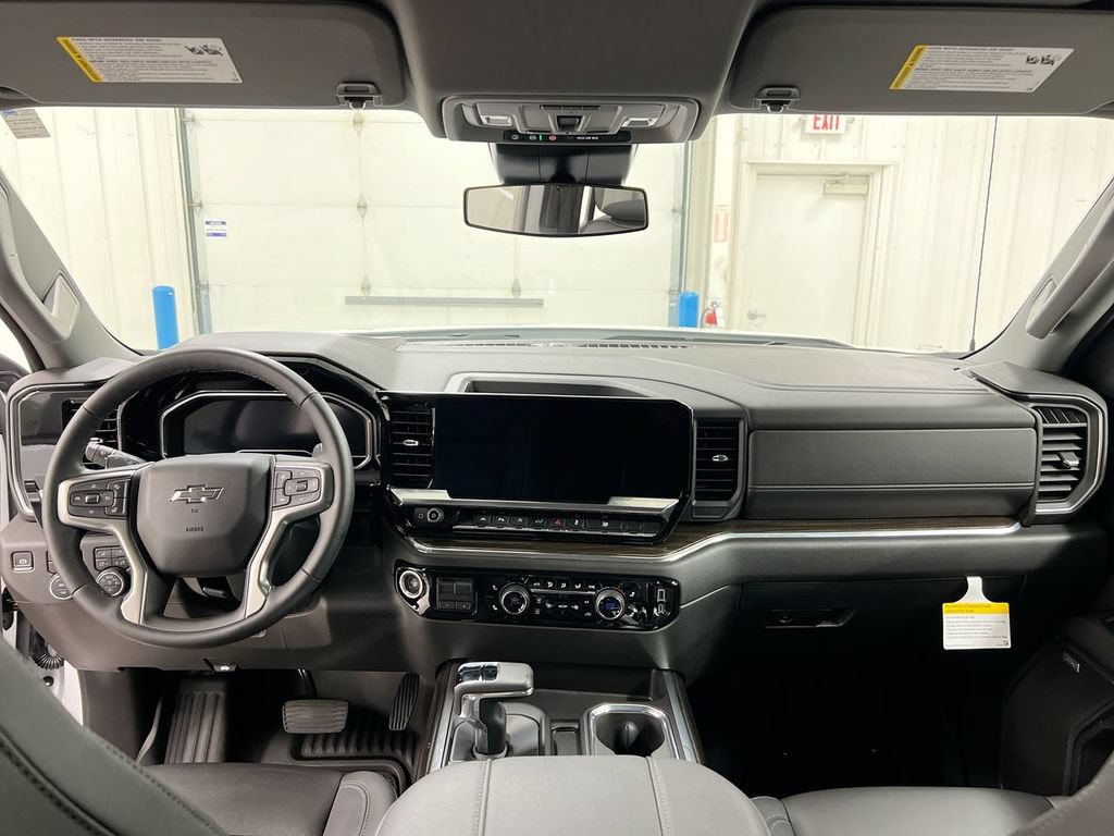 Used 2023 Chevrolet Silverado 1500 RST w/ Redline Edition AWD/4WD image 10
