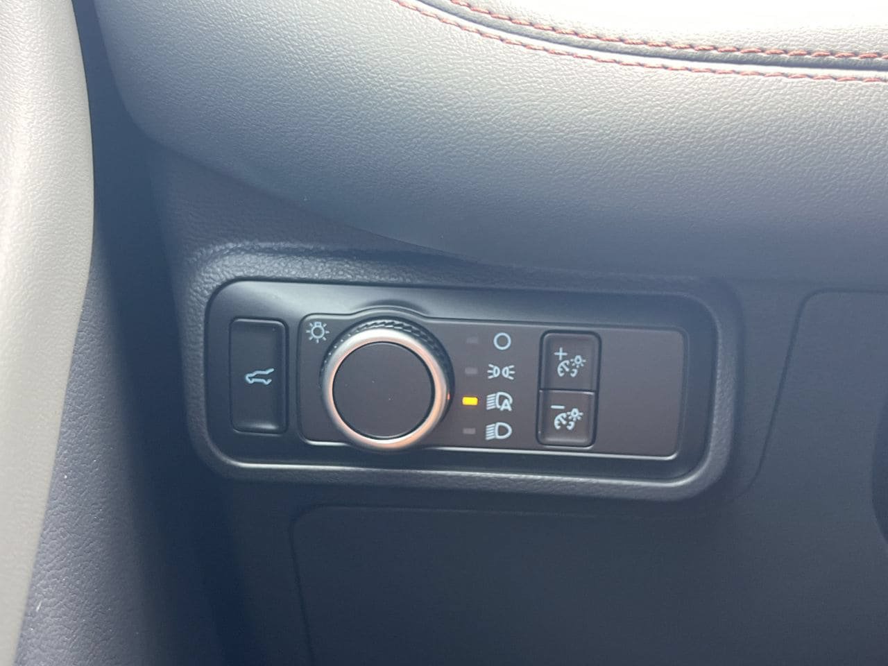 New 2026 Ford Explorer Active RWD image 12
