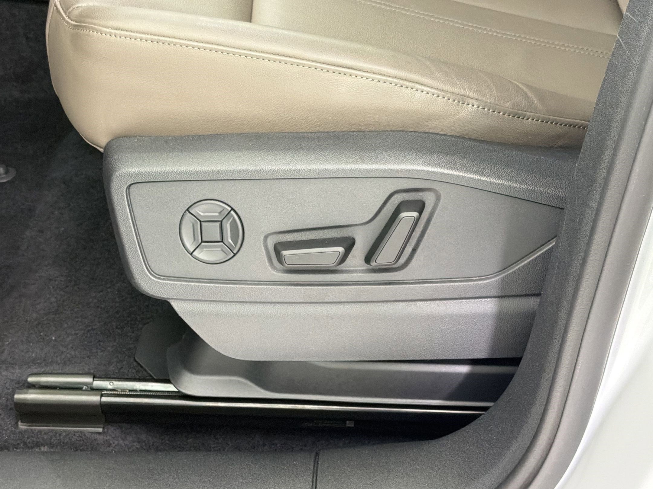 Certified 2025 Audi Q5 Premium w/ Convenience Package AWD/4WD image 14