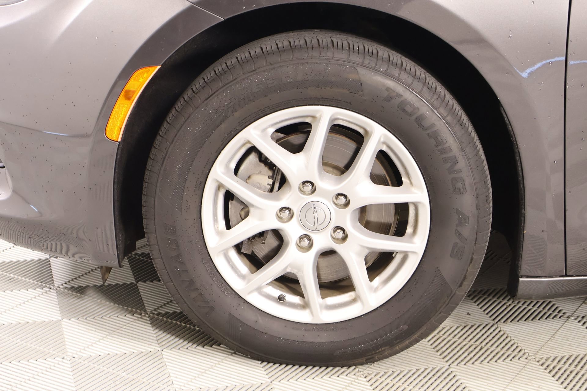 Used 2020 Chrysler Voyager LX image 17