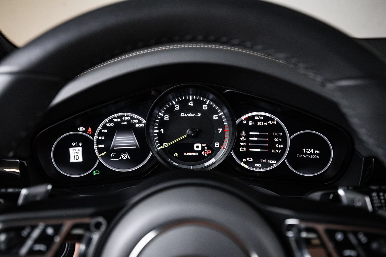 Certified 2022 Porsche Cayenne Turbo S AWD/4WD image 15