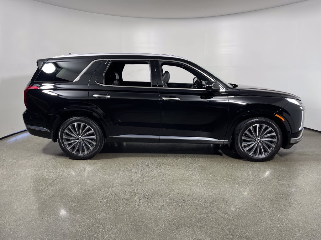 Used 2025 Hyundai Palisade Calligraphy AWD/4WD image 2