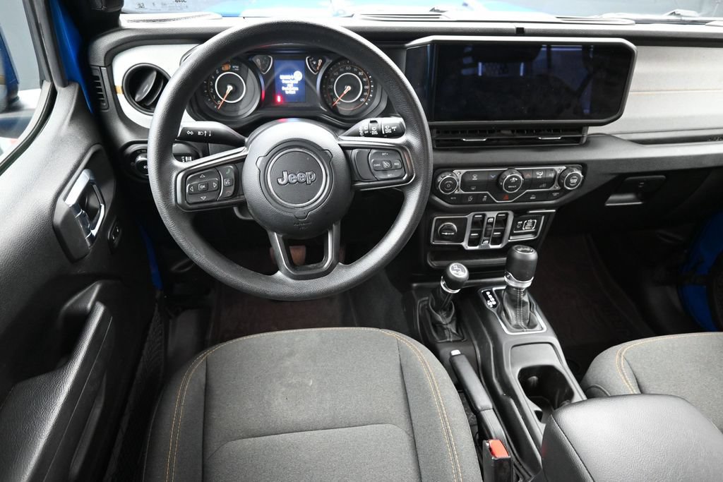 Used 2026 Jeep Wrangler Unlimited Sport AWD/4WD image 3