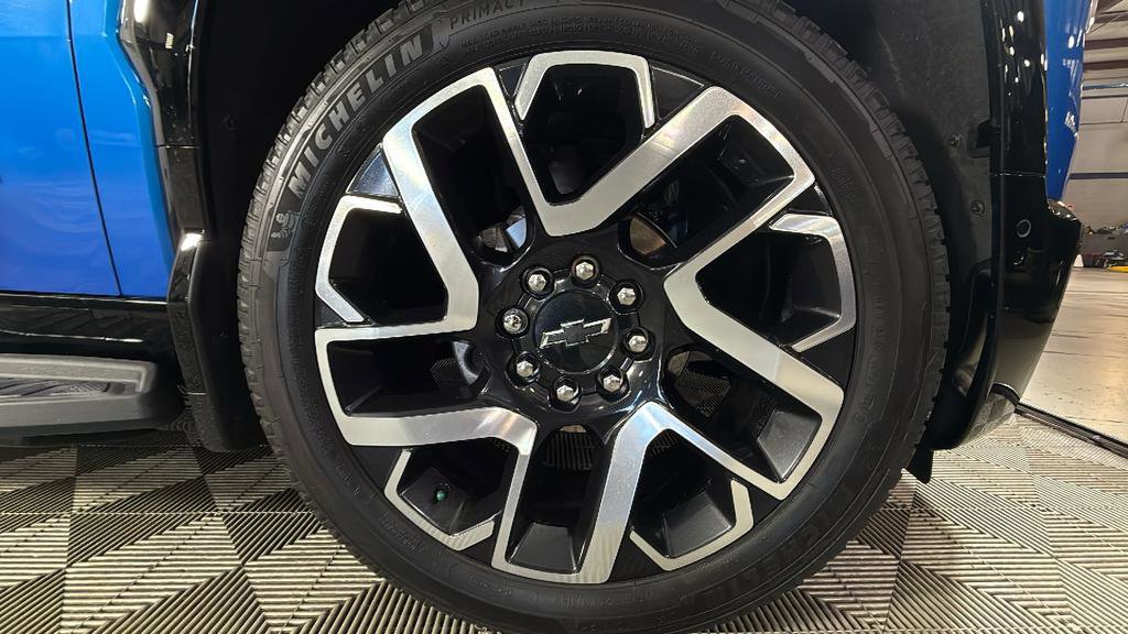 Certified 2025 Chevrolet Silverado EV RST AWD/4WD image 42