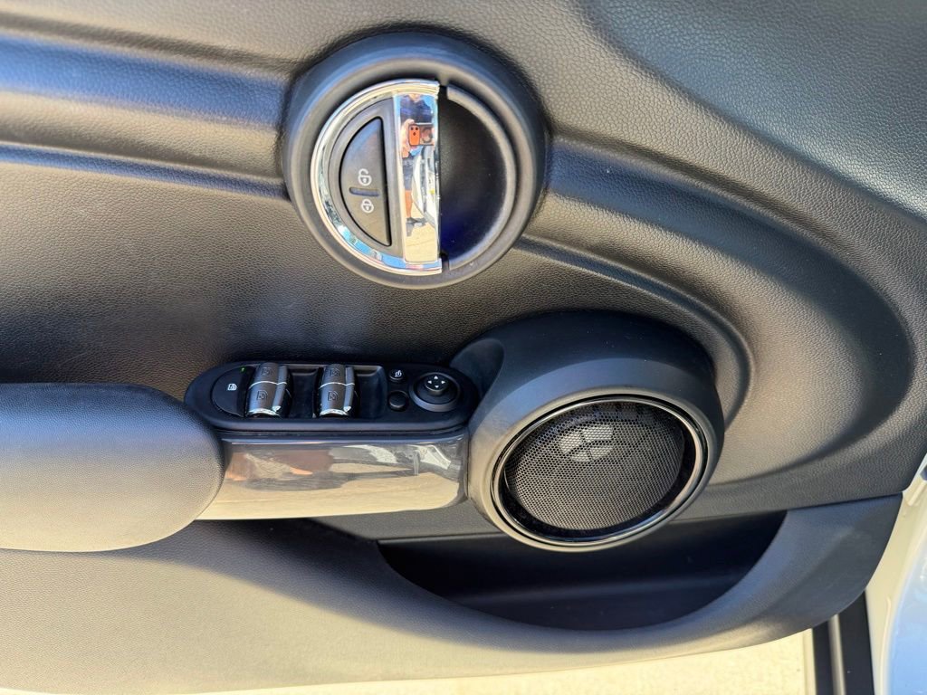 Used 2017 MINI Cooper 4-Door Hardtop image 29