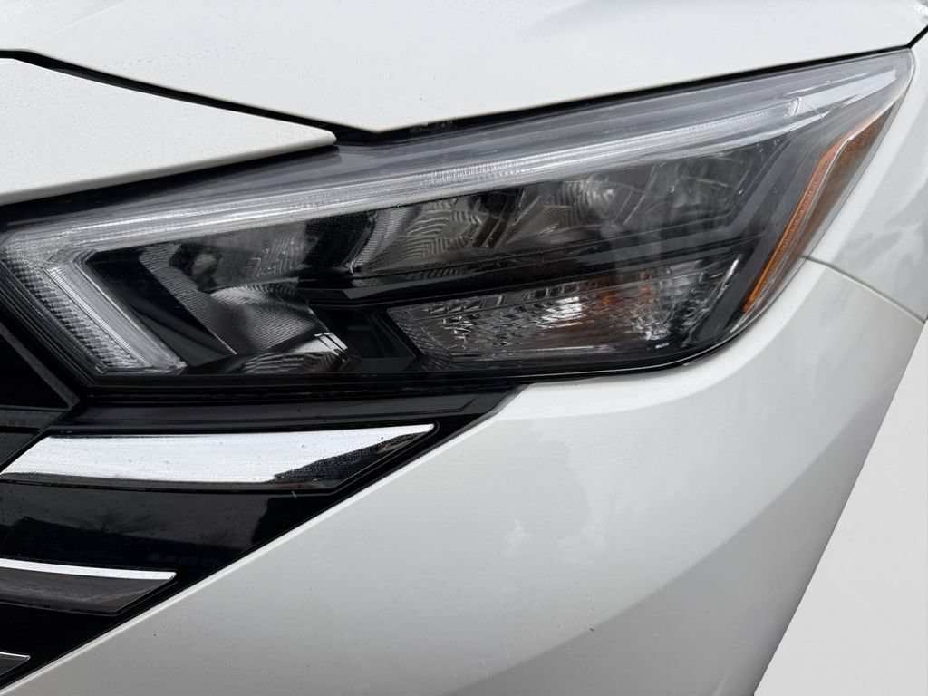 New 2025 Nissan Versa SV w/ Trunk Package FWD image 22